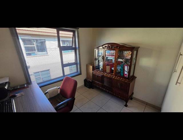 3 BEDROOM APARTMENT FOR SALE IN RAVENSWOOD